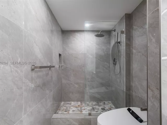 2-bedroom condo for sale in Hollywood - 2401 S Ocean Dr PH-A4 - MondialRealty