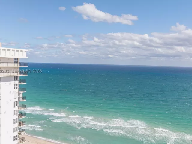 2-bedroom condo for sale in Hollywood - 2401 S Ocean Dr PH-A4 - MondialRealty