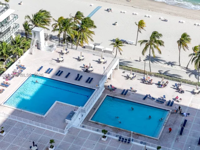 2-bedroom condo for sale in Hollywood - 2401 S Ocean Dr PH-A4 - MondialRealty