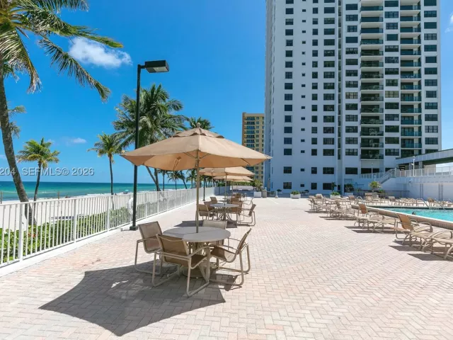 2-bedroom condo for sale in Hollywood - 2401 S Ocean Dr PH-A4 - MondialRealty