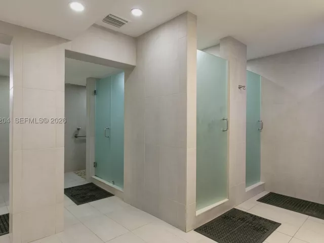 2-bedroom condo for sale in Hollywood - 2401 S Ocean Dr PH-A4 - MondialRealty