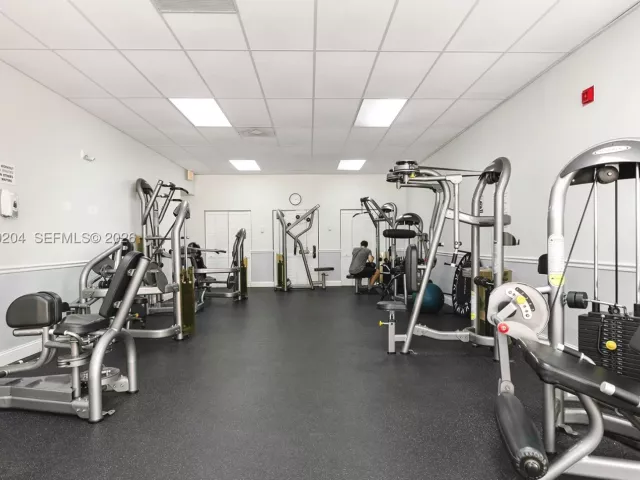 2-bedroom condo for sale in Hollywood - 2401 S Ocean Dr PH-A4 - MondialRealty
