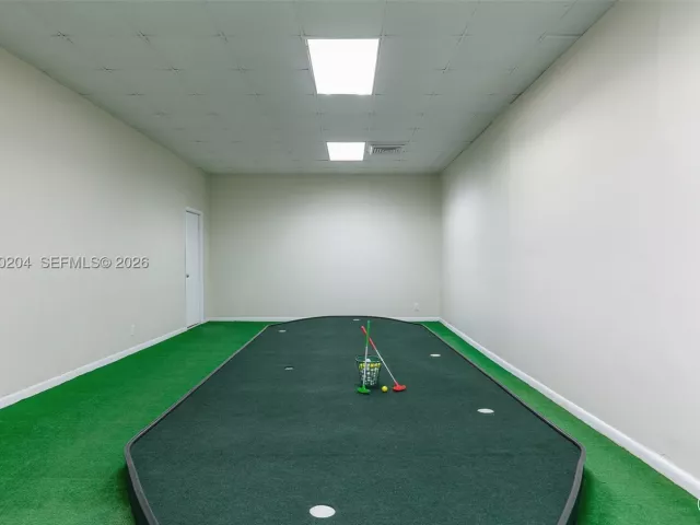 2-bedroom condo for sale in Hollywood - 2401 S Ocean Dr PH-A4 - MondialRealty