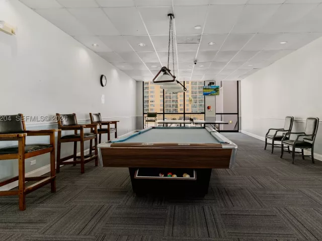 2-bedroom condo for sale in Hollywood - 2401 S Ocean Dr PH-A4 - MondialRealty
