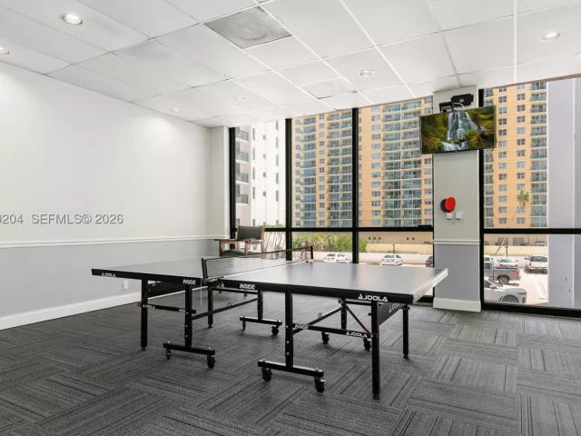 2-bedroom condo for sale in Hollywood - 2401 S Ocean Dr PH-A4 - MondialRealty