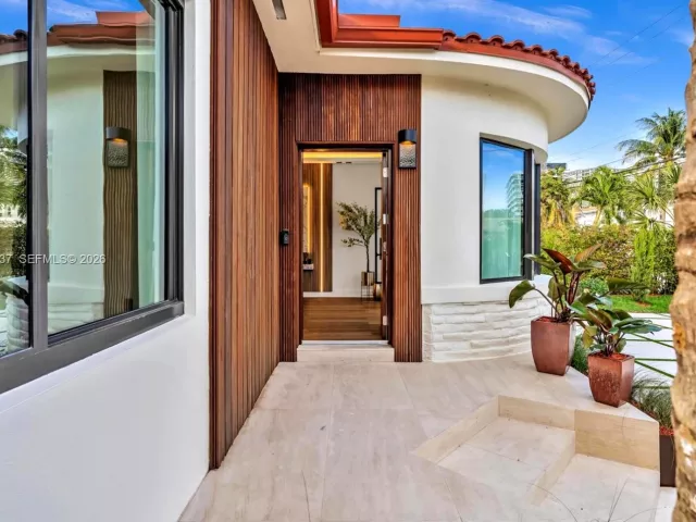 3-bedroom home for sale in Surfside - 9448 Abbott Ave - MondialRealty