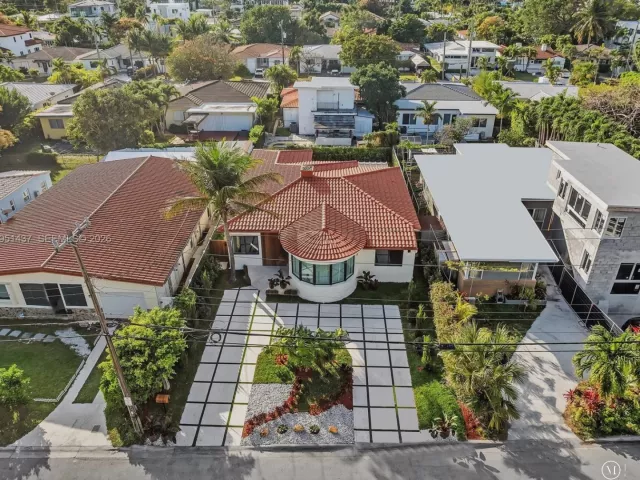 3-bedroom home for sale in Surfside - 9448 Abbott Ave - MondialRealty