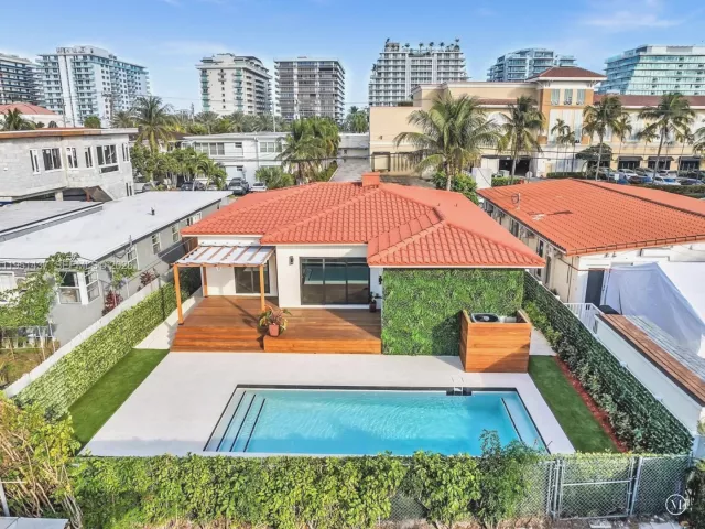 3-bedroom home for sale in Surfside - 9448 Abbott Ave - MondialRealty