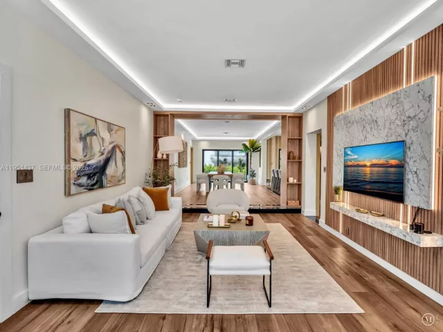 3-bedroom home for sale in Surfside - 9448 Abbott Ave - MondialRealty