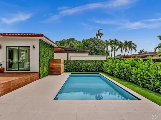 3-bedroom home for sale in Surfside - 9448 Abbott Ave - MondialRealty