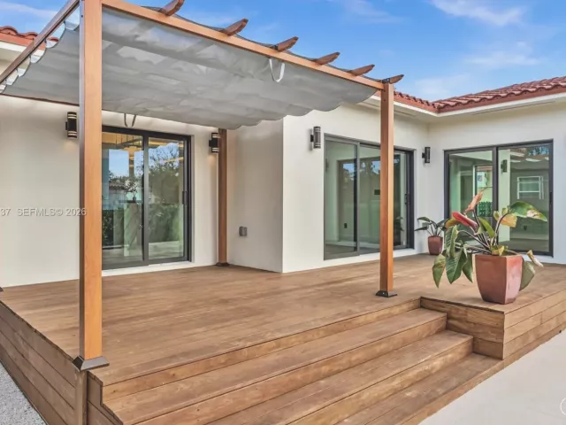 3-bedroom home for sale in Surfside - 9448 Abbott Ave - MondialRealty