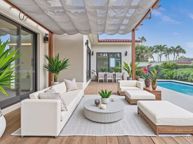 3-bedroom home for sale in Surfside - 9448 Abbott Ave - MondialRealty