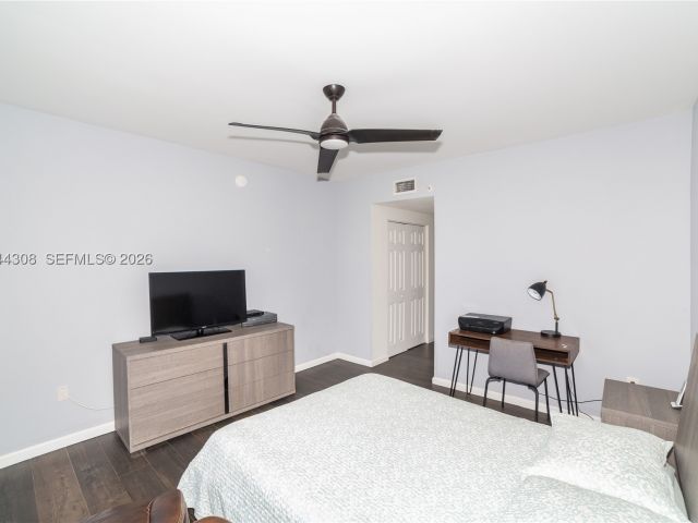 3-bedroom condo for rent in Sunny Isles Beach - 17150 N Bay Rd 2914 - MondialRealty