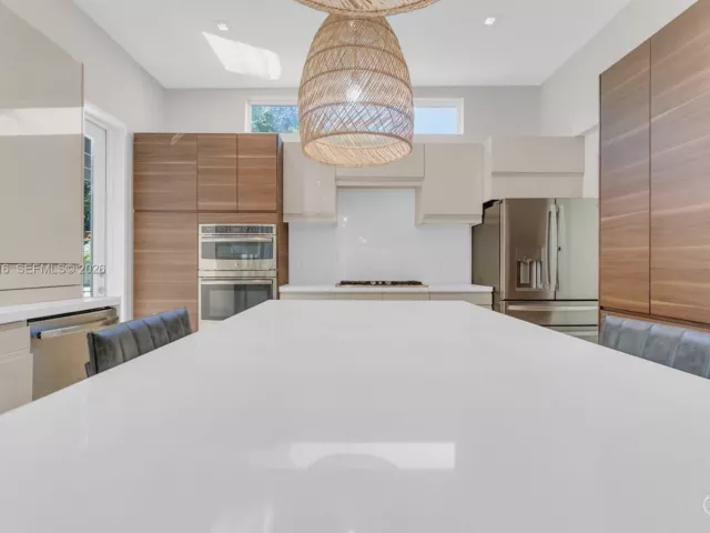 5-bedroom home for sale in Biscayne Park - 760 NE 115th St - MondialRealty