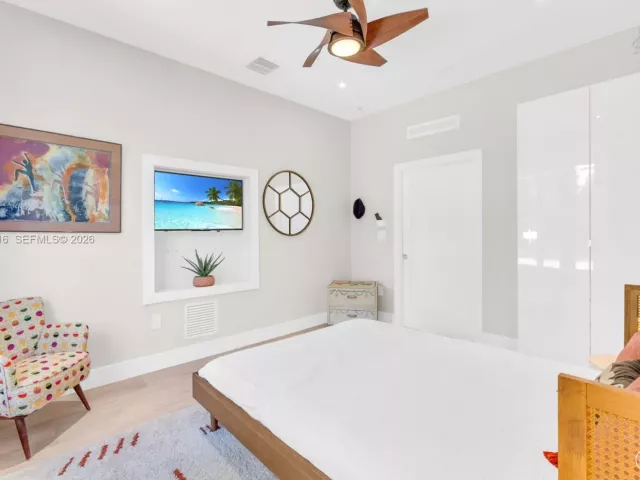 5-bedroom home for sale in Biscayne Park - 760 NE 115th St - MondialRealty