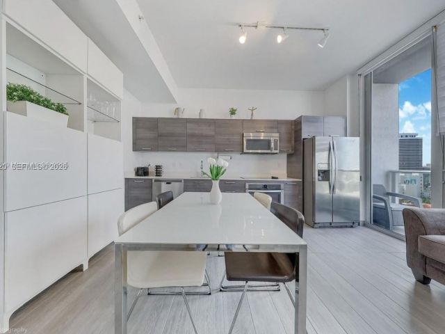 1-bedroom condo for rent in Miami - 151 SE 1st St 1706 - MondialRealty