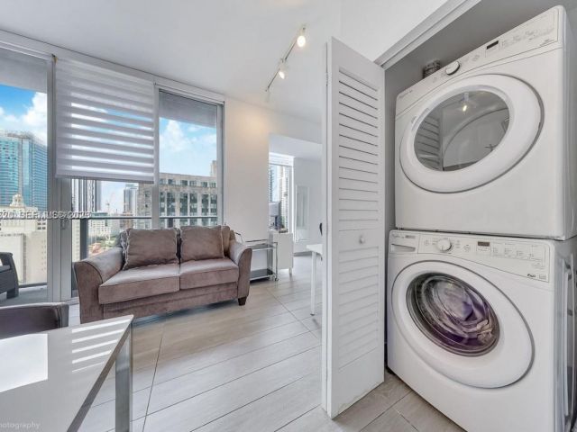 1-bedroom condo for rent in Miami - 151 SE 1st St 1706 - MondialRealty