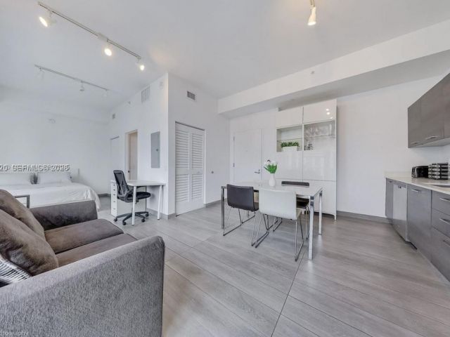 1-bedroom condo for rent in Miami - 151 SE 1st St 1706 - MondialRealty