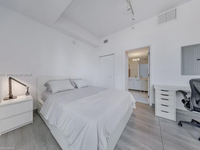 1-bedroom condo for rent in Miami - 151 SE 1st St 1706 - MondialRealty