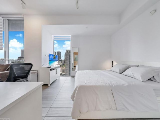 1-bedroom condo for rent in Miami - 151 SE 1st St 1706 - MondialRealty