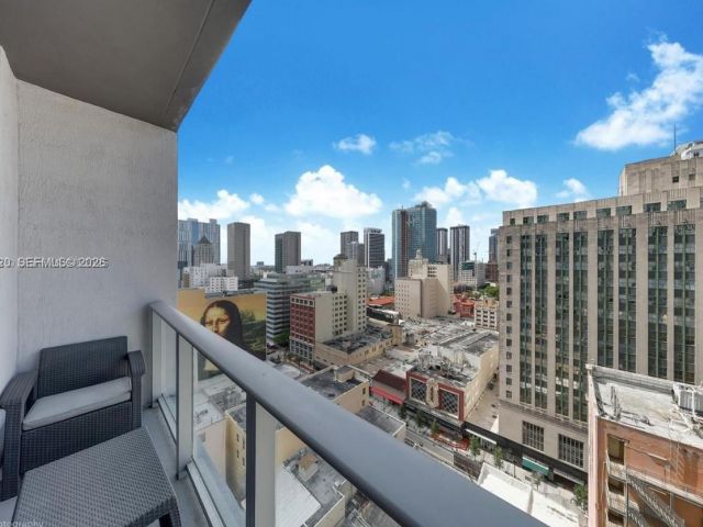 1-bedroom condo for rent in Miami - 151 SE 1st St 1706 - MondialRealty