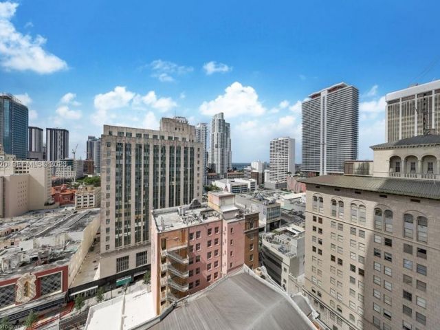 1-bedroom condo for rent in Miami - 151 SE 1st St 1706 - MondialRealty