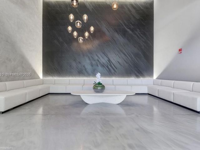 1-bedroom condo for rent in Miami - 151 SE 1st St 1706 - MondialRealty