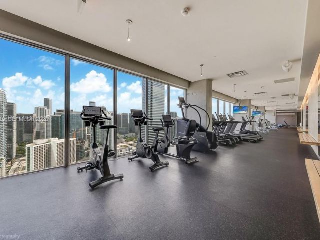 1-bedroom condo for rent in Miami - 151 SE 1st St 1706 - MondialRealty