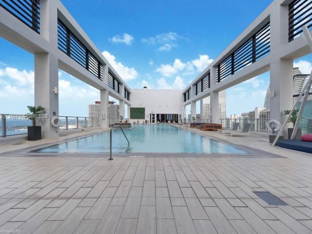 1-bedroom condo for rent in Miami - 151 SE 1st St 1706 - MondialRealty