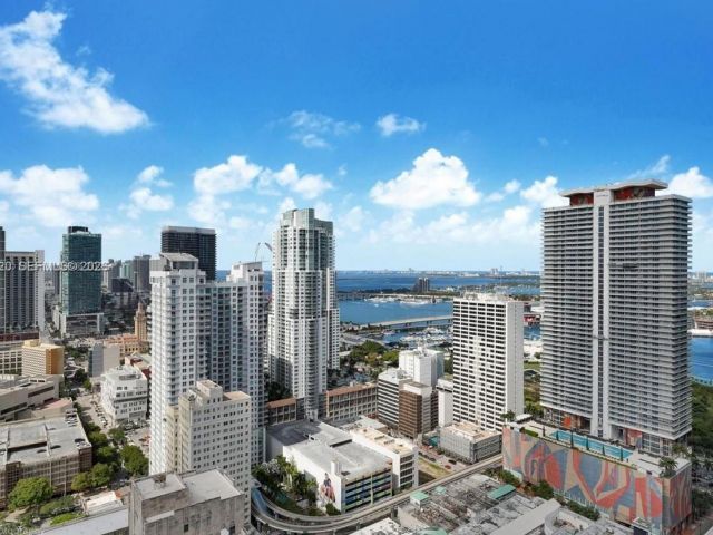 1-bedroom condo for rent in Miami - 151 SE 1st St 1706 - MondialRealty