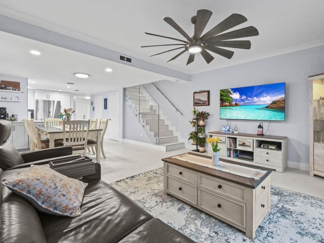 3-bedroom home for sale in Boca Raton - 866 E Jeffery Street - MondialRealty