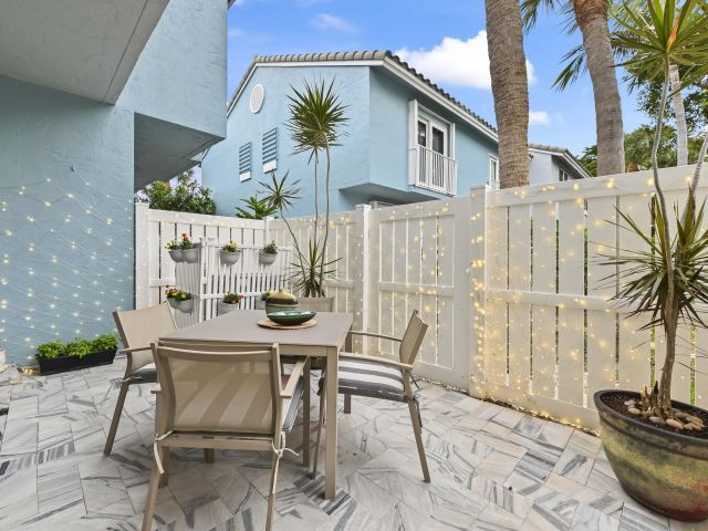 3-bedroom home for sale in Boca Raton - 866 E Jeffery Street - MondialRealty