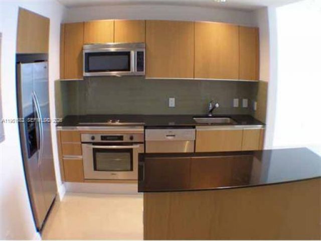 1-bedroom condo for rent in Miami - 1050 Brickell Ave 3008 - MondialRealty