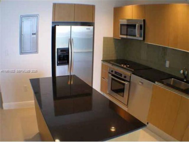 1-bedroom condo for rent in Miami - 1050 Brickell Ave 3008 - MondialRealty