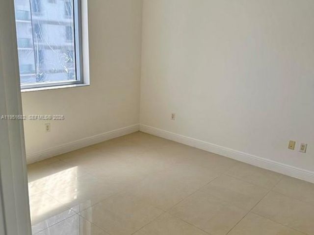 1-bedroom condo for rent in Miami - 1050 Brickell Ave 3008 - MondialRealty