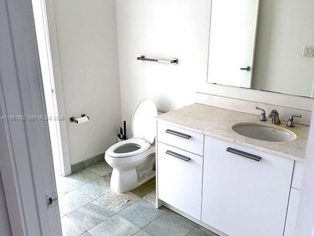 1-bedroom condo for rent in Miami - 1050 Brickell Ave 3008 - MondialRealty