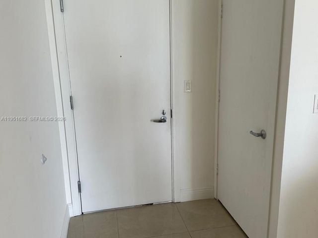 1-bedroom condo for rent in Miami - 1050 Brickell Ave 3008 - MondialRealty