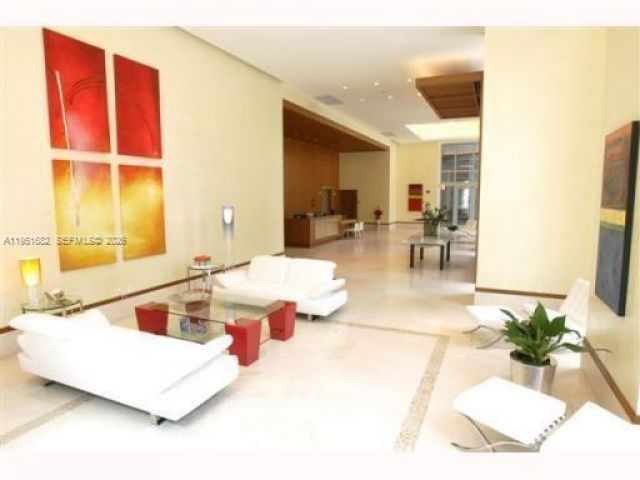 1-bedroom condo for rent in Miami - 1050 Brickell Ave 3008 - MondialRealty