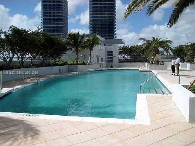 1-bedroom condo for rent in Miami - 1050 Brickell Ave 3008 - MondialRealty