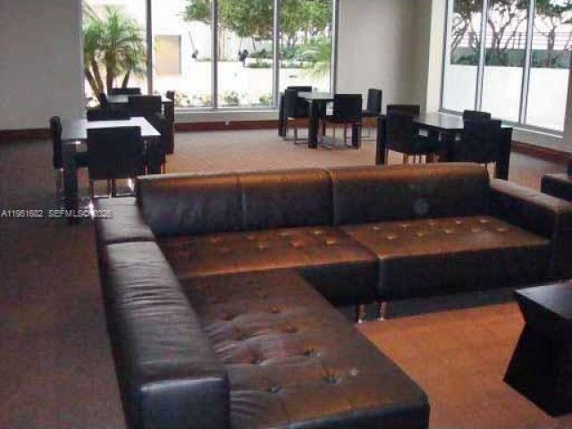 1-bedroom condo for rent in Miami - 1050 Brickell Ave 3008 - MondialRealty