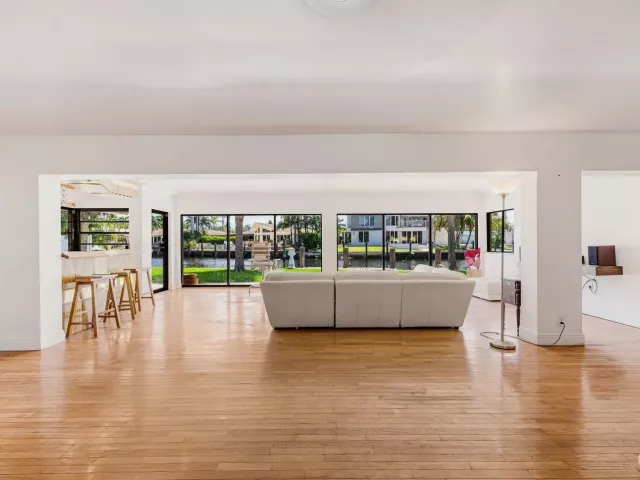 3-bedroom home for sale in Pompano Beach - 2200 SE 8th Street - MondialRealty