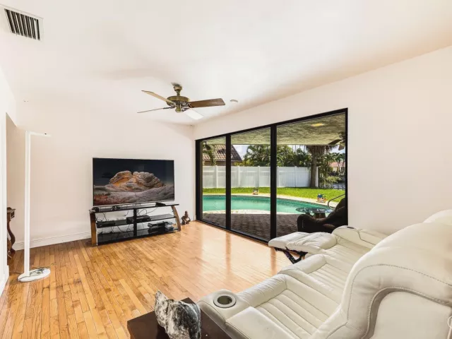 3-bedroom home for sale in Pompano Beach - 2200 SE 8th Street - MondialRealty