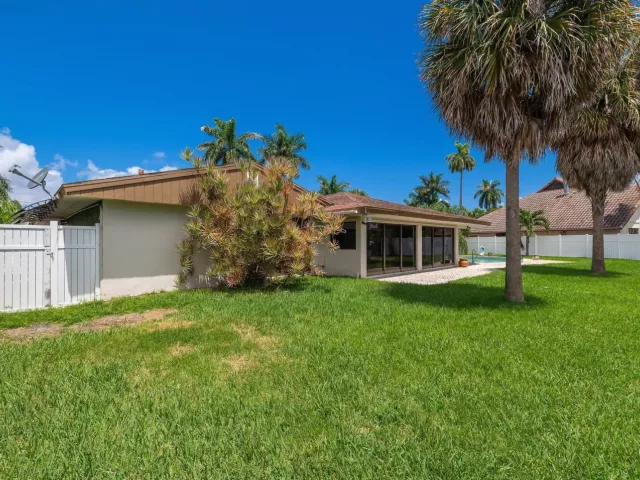 3-bedroom home for sale in Pompano Beach - 2200 SE 8th Street - MondialRealty