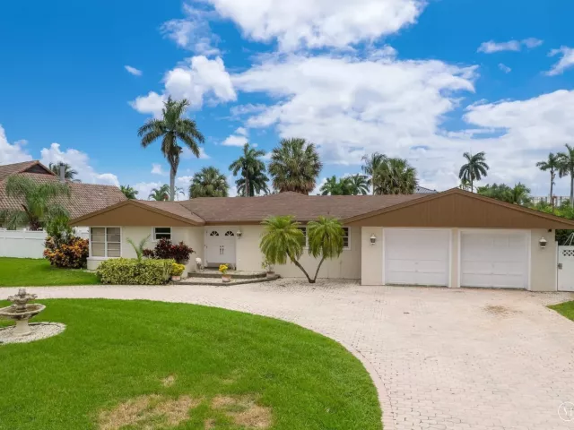 3-bedroom home for sale in Pompano Beach - 2200 SE 8th Street - MondialRealty
