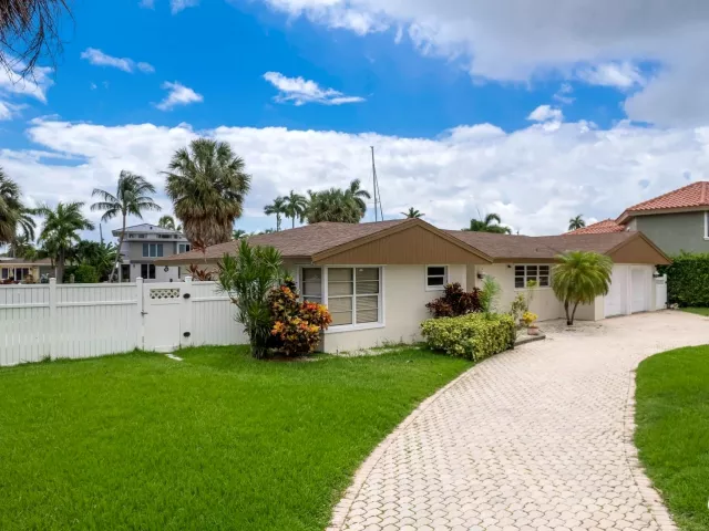 3-bedroom home for sale in Pompano Beach - 2200 SE 8th Street - MondialRealty