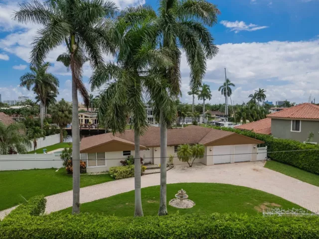 3-bedroom home for sale in Pompano Beach - 2200 SE 8th Street - MondialRealty