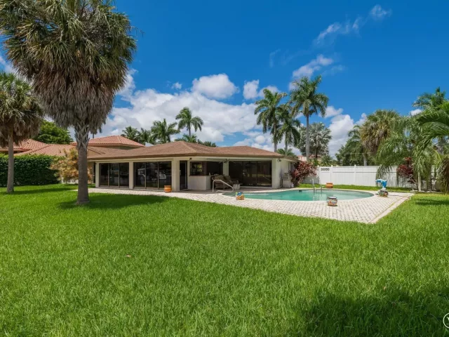 3-bedroom home for sale in Pompano Beach - 2200 SE 8th Street - MondialRealty