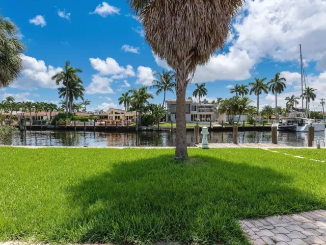 3-bedroom home for sale in Pompano Beach - 2200 SE 8th Street - MondialRealty