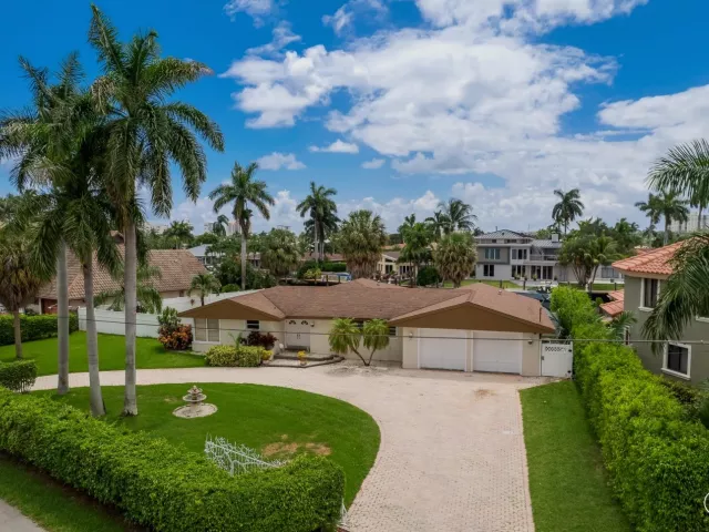 3-bedroom home for sale in Pompano Beach - 2200 SE 8th Street - MondialRealty