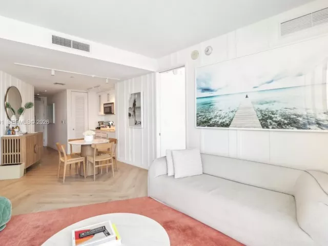 2-bedroom condo for sale in Miami Beach - 2201 Collins Ave 1511 - MondialRealty